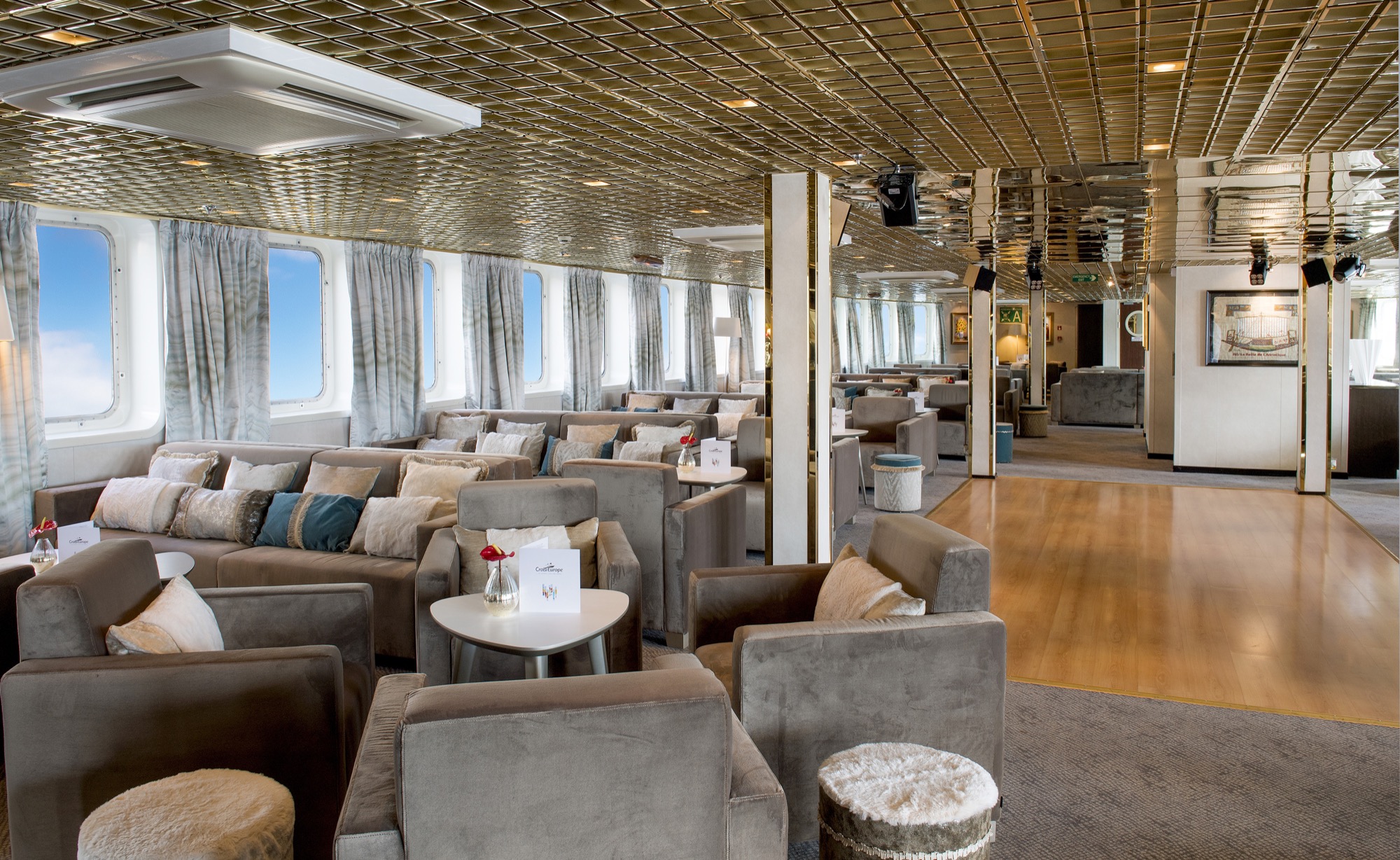 CroisiEurope MS LA Belle de'Adriatique Lounge Bar 3.jpg